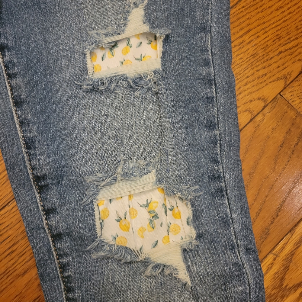 NWT Judy Blue Lemon Patch Jeans - Picture 2 of 5